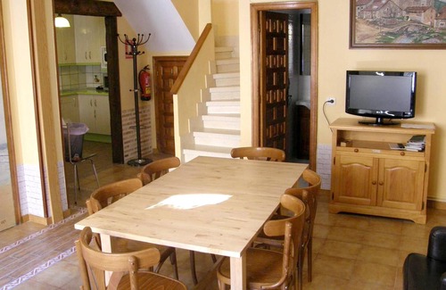 Baños de Valdearados Casa | Homerez - Grande casa para 10 pers. con terraza y balcón en Baños de Valdearados