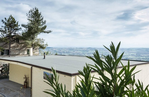 Recanati Old Town Apartamento | Homerez - Apartamento a 8 km de la playa para 11 pers. con jardín en Recanati