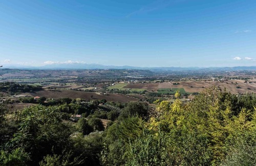 Recanati Old Town Apartamento | Homerez - Apartamento a 8 km de la playa para 11 pers. con jardín en Recanati
