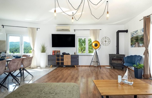 Jadrtovac Casa | Homerez - Big house 5 km away from the beach for 9 ppl. with swimming-pool