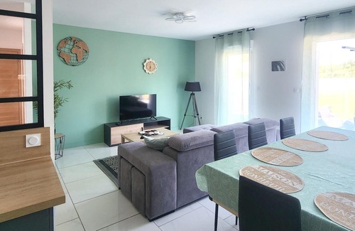 Saint-Mard Casa | Homerez - Big house for 9 ppl. with jacuzzi and terrace at Saint-Mard