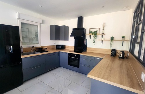 Saint-Mard Casa | Homerez - Big house for 9 ppl. with jacuzzi and terrace at Saint-Mard