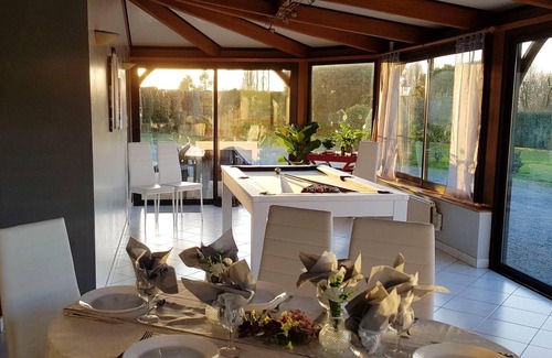 Bourguenolles Casa | Homerez - Grande casa para 12 pers. con jardín y terraza en Bourguenolles