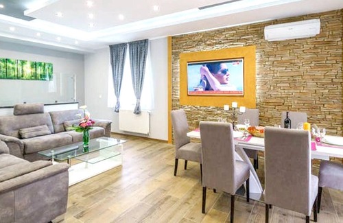 Zagvozd Villa | Homerez - Grande villa a 15 km de la playa para 9 pers. con piscina y jacuzzi