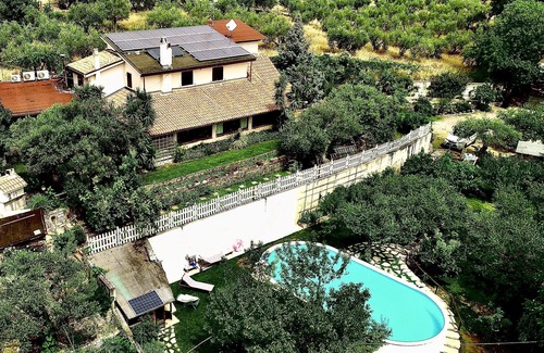 Treglio Villa | Homerez - Villa a 6 km de la playa para 10 pers. con piscina y jardín en Treglio
