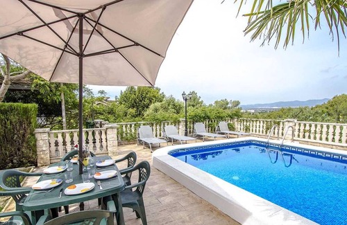 Castellet i la Gornal Villa | Homerez - Grande villa a 8 km de la playa para 9 pers. con piscina en Rocallisa