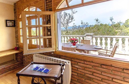 Castellet i la Gornal Villa | Homerez - Grande villa a 8 km de la playa para 9 pers. con piscina en Rocallisa