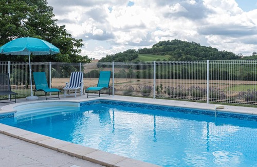 Montlauzun Villa | Homerez - Big villa for 10 ppl. with swimming-pool and terrace at Montlauzun