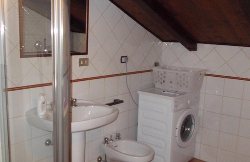 Nebbiuno Apartamento | Homerez - Apartamento encantador en Lesa con vista a la montaña - 67 m²
