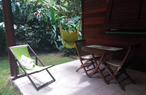 Pointe-Noire Casa | Homerez - Encantador Bungalow con Piscina en Pointe-Noire