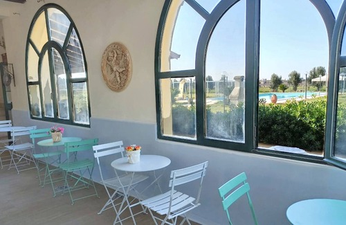 Lizzano Casa | Homerez - Bungalow encantador en Lizzano con piscina compartida