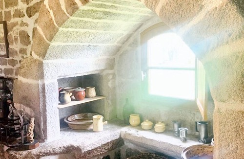Chaumeil Casa | Homerez - Encantadora casa de granito en Chaumeil con jardín privado.
