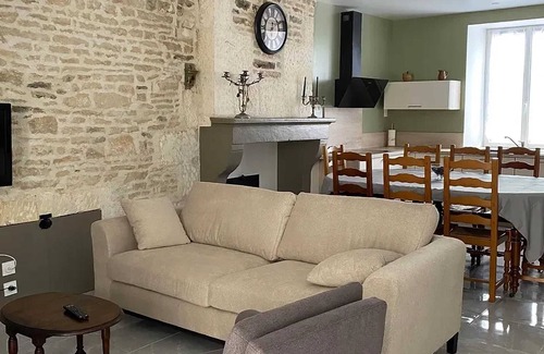 Les Riceys Casa | Homerez - Casa encantadora en Les Riceys con patio privado