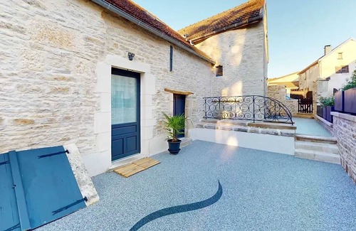 Les Riceys Casa | Homerez - Casa encantadora en Les Riceys con patio privado