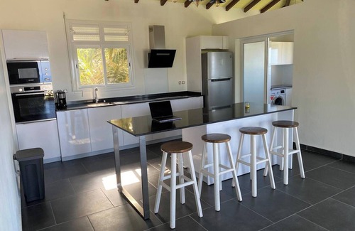 Riviere-Sens Casa | Homerez - Casa encantadora en Gourbeyre con vistas al mar y montañas