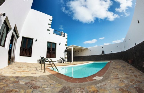 Tajaste Casa | Homerez - Casa encantadora en Tinajo con piscina privada