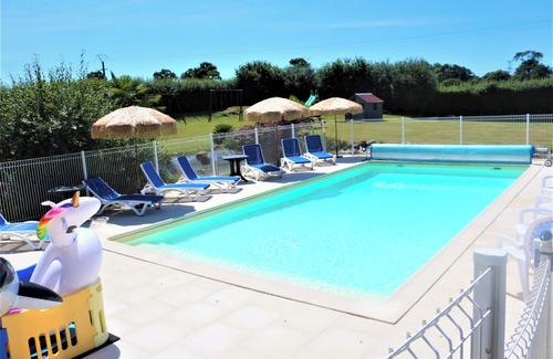 Nehou Casa | Homerez - Casa encantadora con piscina compartida en Nehou