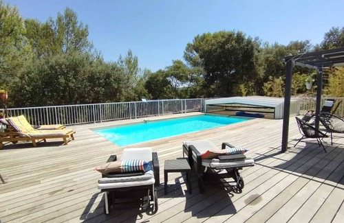 Collias Villa | Homerez - Encantadora Villa con Piscina en Collias