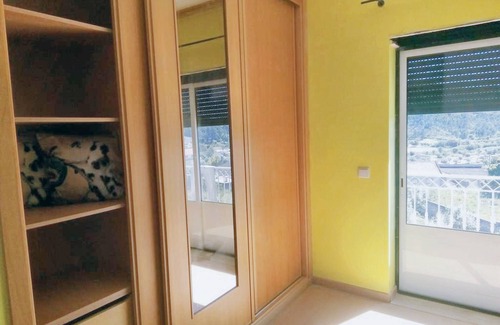 Ourem Apartamento | Homerez - Apartamento cómodo con vista a la montaña - 90 m² - Chimenea