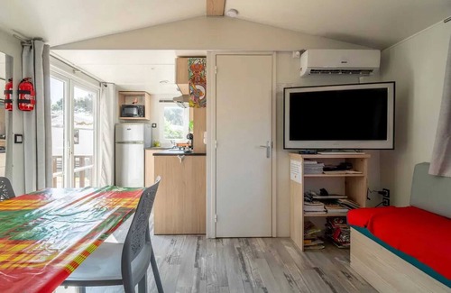 Narbonne-Plage Casa | Homerez - Bungalow confortable en Narbona con terraza y aparcamiento