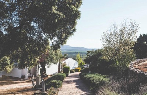 Estepa Casa | Homerez - Casa cómoda en Estepa con piscina compartida