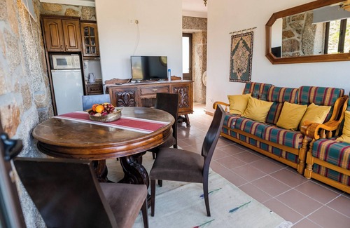 Castelo de Paiva Casa | Homerez - Casa confortable en Fornos con piscina compartida