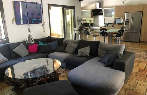 Puymeras Villa | Homerez - Villa contemporánea en Puyméras con piscina privada