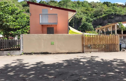 Le Carbet Apartamento | Homerez - Apto acog. Carbet, balcón, vista mar