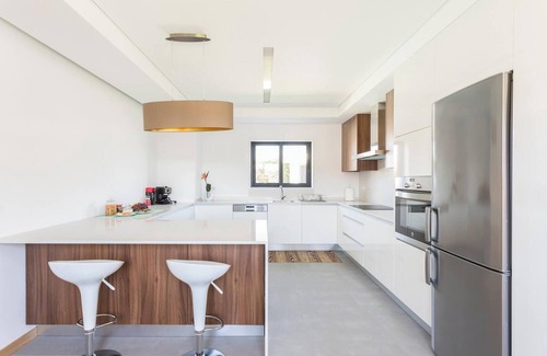 Barcelos Chalet De Esquí | Homerez - Acogedor chalet en Várzea con piscina privada