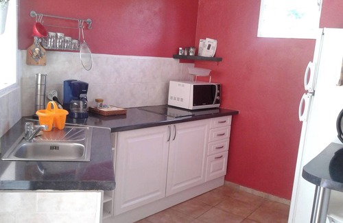 Doubs Apartamento | Homerez - Acogedor estudio en Les Abymes