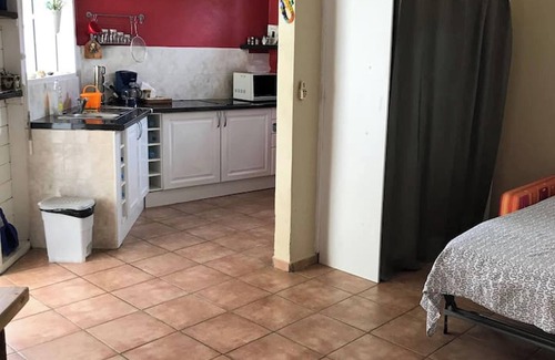 Doubs Apartamento | Homerez - Acogedor estudio en Les Abymes