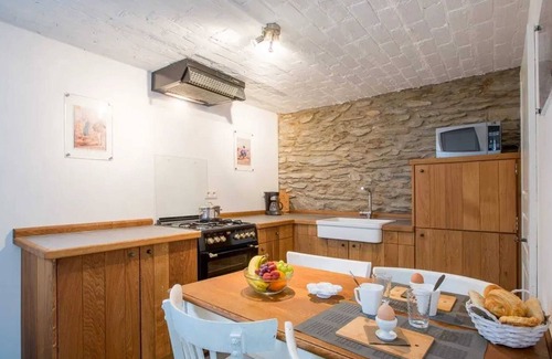 Fauvillers Apartamento | Homerez - Acogedora casa con jacuzzi en Fauvillers