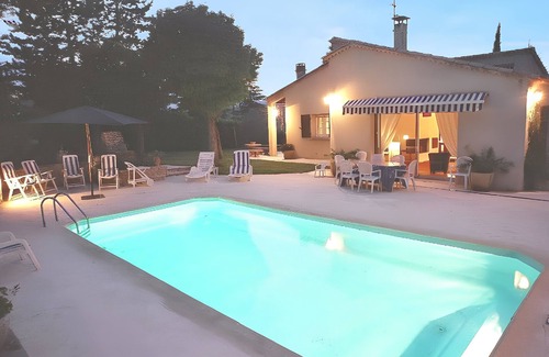 Cereste Villa | Homerez - Villa Elegante en Céreste con Piscina Privada y Jacuzzi