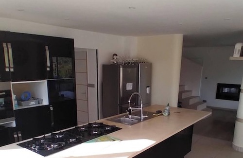 Mouries Villa | Homerez - Elegante villa en Mouriès con vista a la montaña y piscina privada