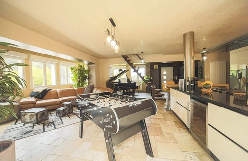 Aubagne Villa | Homerez - Elegante Villa con Piscina en Aubagne - Jacuzzi Incluido