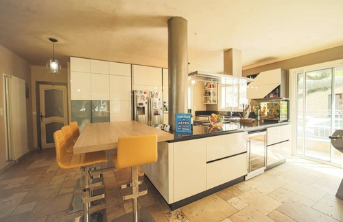 Aubagne Villa | Homerez - Elegante Villa con Piscina en Aubagne - Jacuzzi Incluido