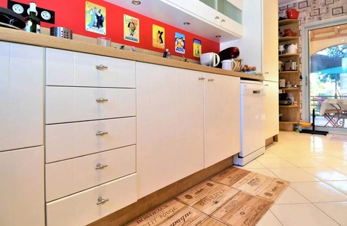 Eyragues Villa | Homerez - Encantadora Villa con Piscina Privada en Eyragues
