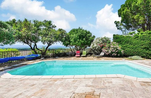 Eyragues Villa | Homerez - Encantadora Villa con Piscina Privada en Eyragues