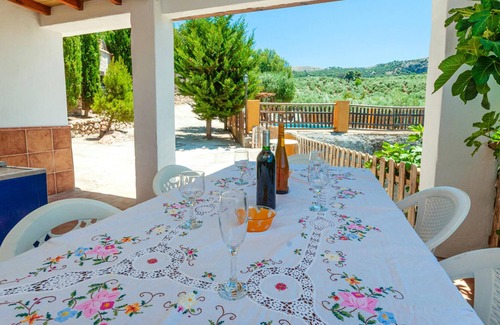 Montefrio Casa | Homerez - Casa para 6 pers. con piscina, jardín y terraza en Montefrío