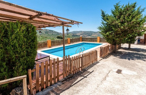 Montefrio Casa | Homerez - Casa para 6 pers. con piscina, jardín y terraza en Montefrío