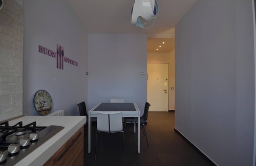Vercelli Apartamento | Homerez - Apto en Vercelli con balcón.