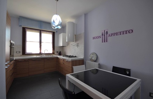 Vercelli Apartamento | Homerez - Apto en Vercelli con balcón.