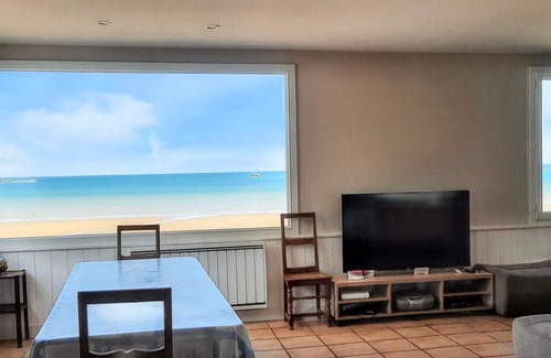 Arromanches-les-Bains Casa | Homerez - Casa en Arromanches-les-Bains