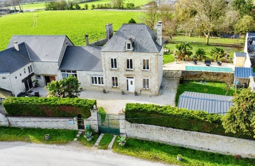 Saint-Germain-du-Pert Casa | Homerez - Casa en Saint-Germain-du-Pert