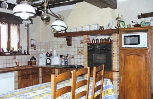 Villeneuve-sur-Yonne Casa | Homerez - Casa para 7 pers. con jardín y terraza en Villeuneuve sur Yonne