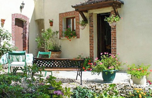 Villeneuve-sur-Yonne Casa | Homerez - Casa para 7 pers. con jardín y terraza en Villeuneuve sur Yonne