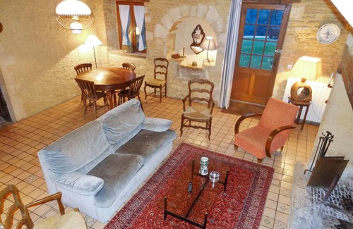 Saint-Amand-de-Coly Casa | Homerez - Casa para 6 pers. con piscina compartida en Saint Amand de Coly