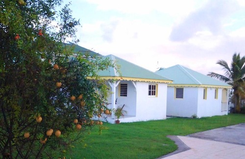 Damencourt Casa | Homerez - Casa para 2 pers. con piscina compartida, jardín y terraza en Le Moule