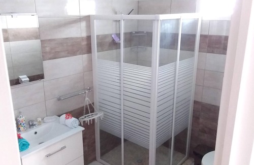 Damencourt Casa | Homerez - Casa para 2 pers. con piscina compartida, jardín y terraza en Le Moule