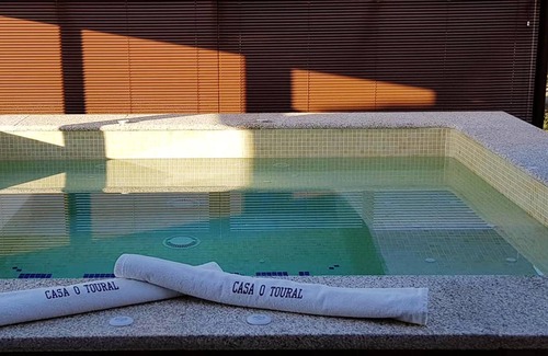 A Lama Casa | Homerez - Casa para 8 pers. con piscina, jacuzzi, jardín y terraza en Pontevedra